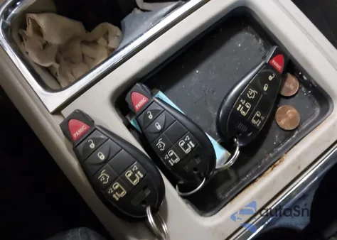 2011 Chrysler Town & Country Touring from USA, damaged, VIN 2A4RR5DG3BR722115